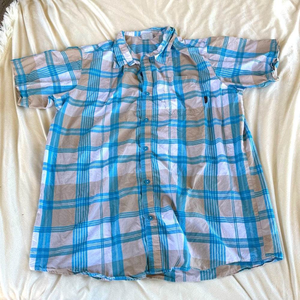 Mean Columbia short sleeve button down shirt XL gray/blue plaid 100% cotton